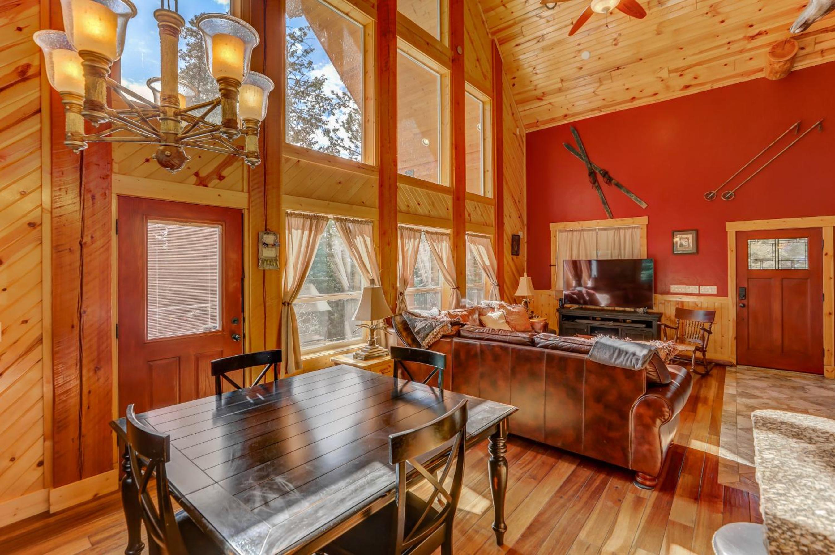 Bear Den - Trailer Parking - Pet friendly - Close to the Lake view 5