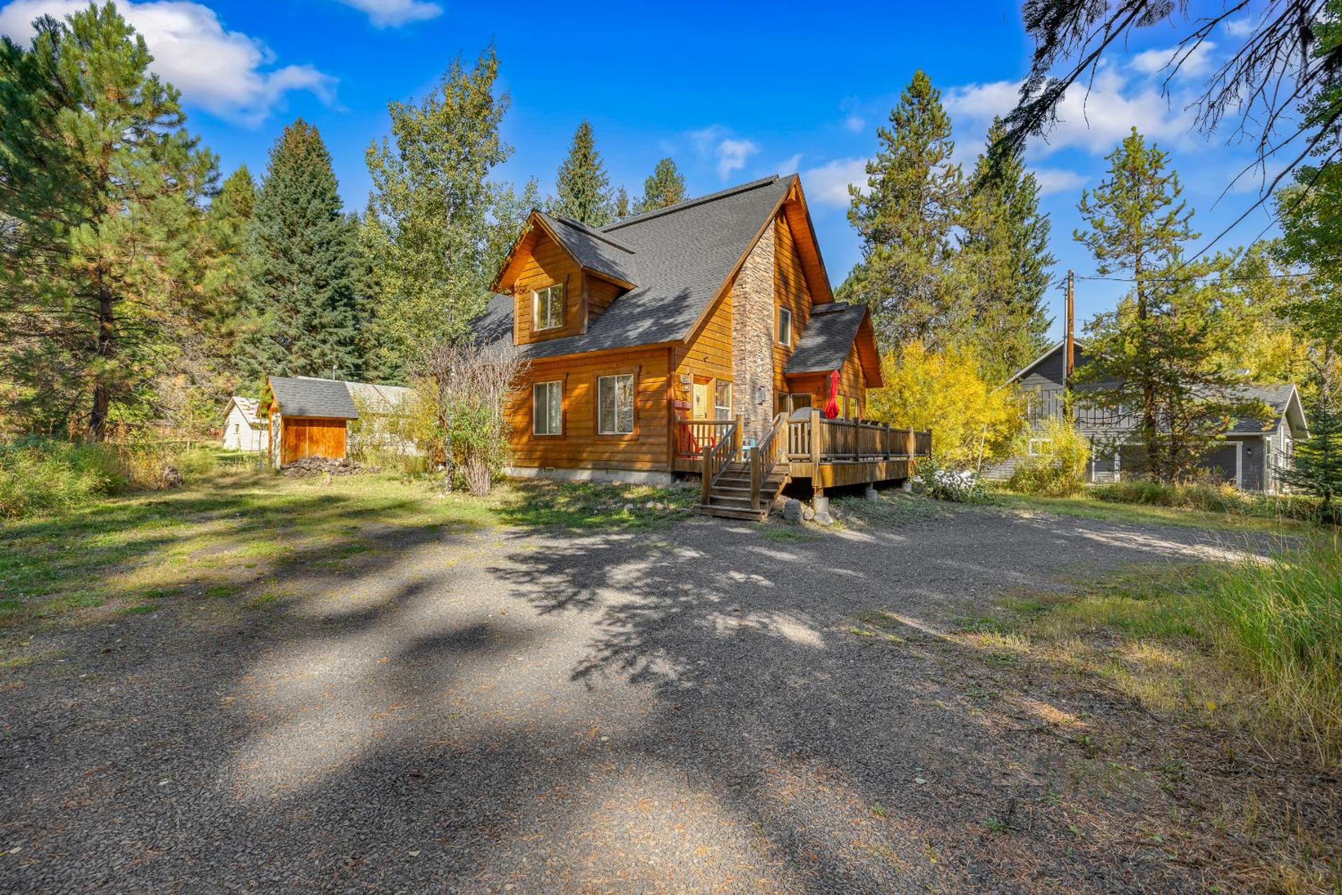 New! Tranquil Aspens - near lake, town, parks - expansive deck - pet friendly view 2