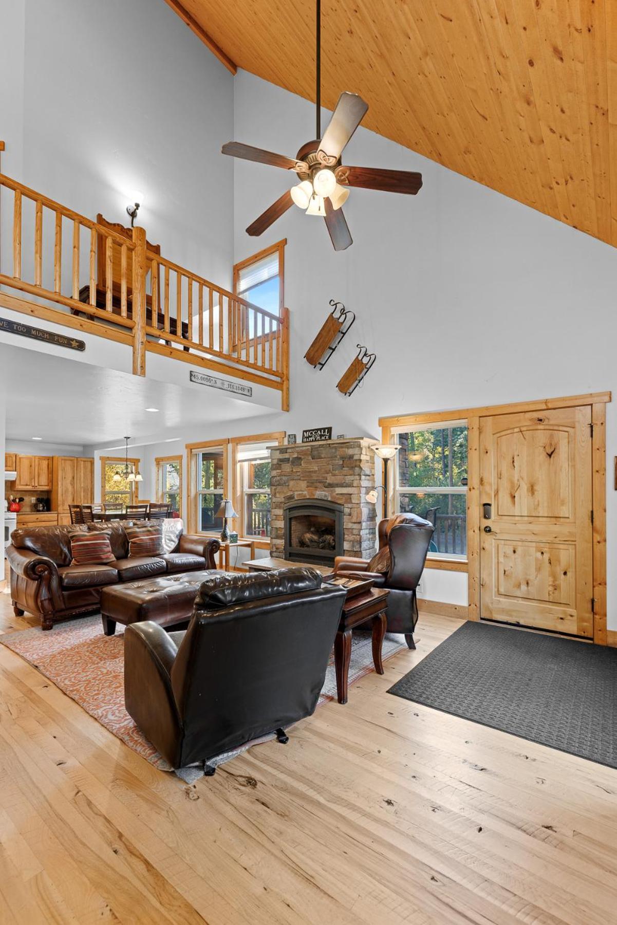 New! Tranquil Aspens - near lake, town, parks - expansive deck - pet friendly view 5