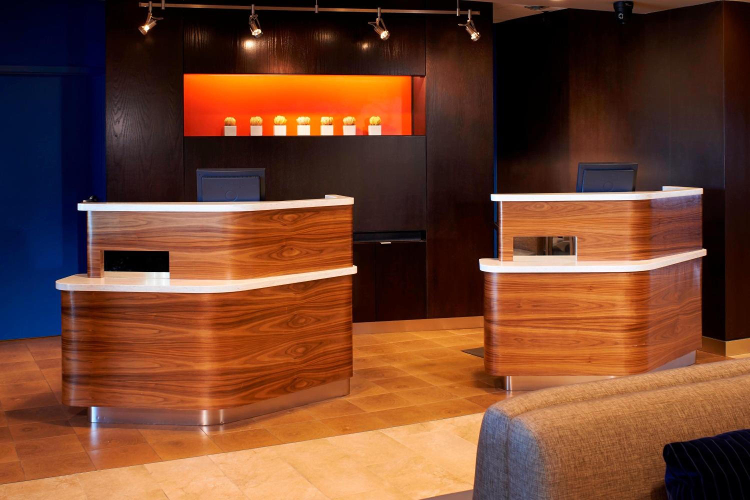 Detroit Vacations - Courtyard Detroit Utica - Property Image 4