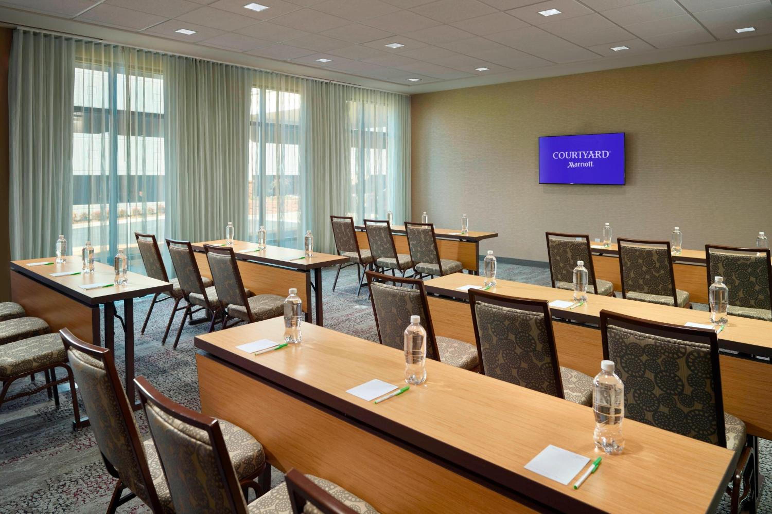 LaGrange Vacations - Courtyard by Marriott LaGrange - Property Image 4