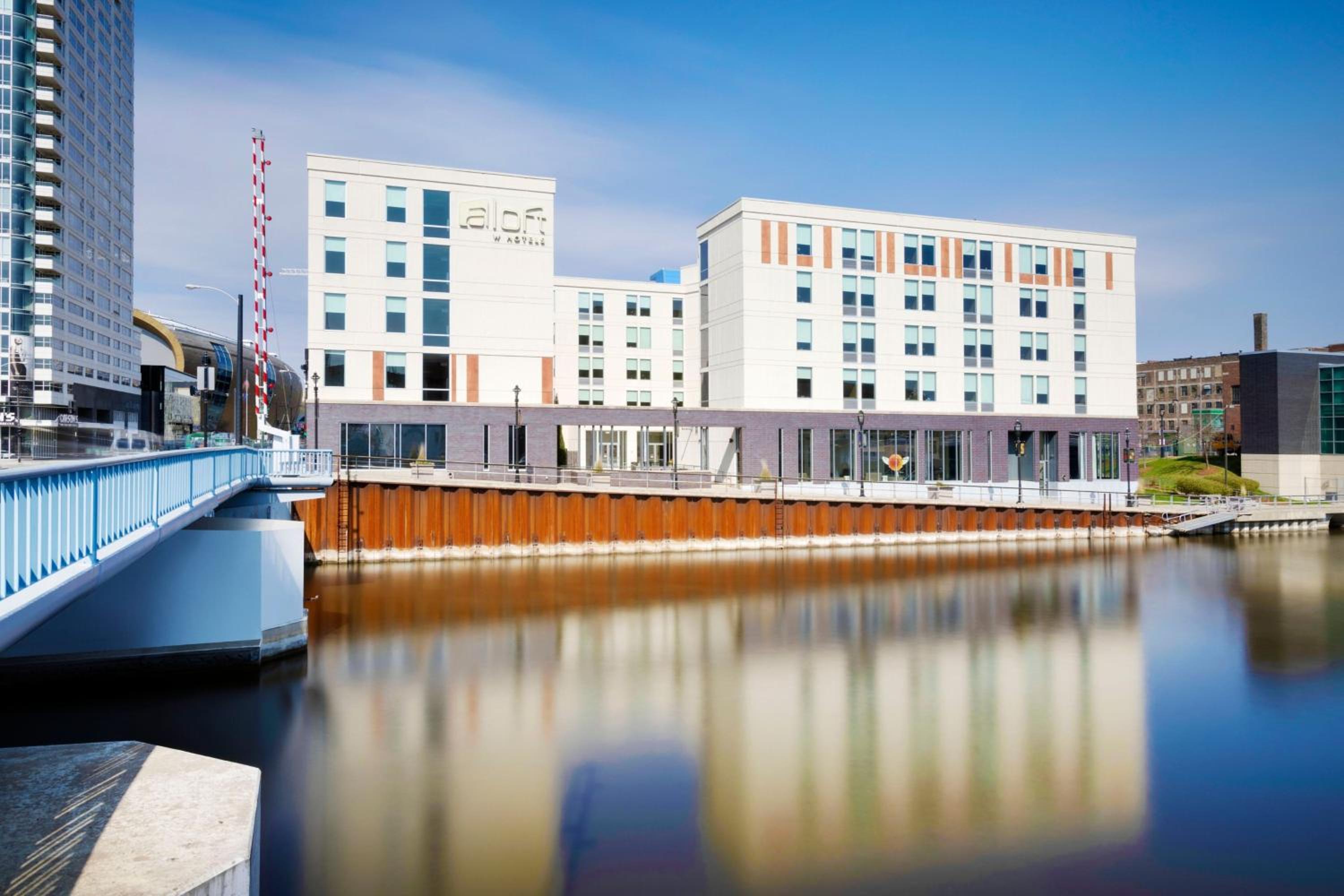 Milwaukee Vacations - aloft Hotel Milwaukee Downtown - Property Image 21