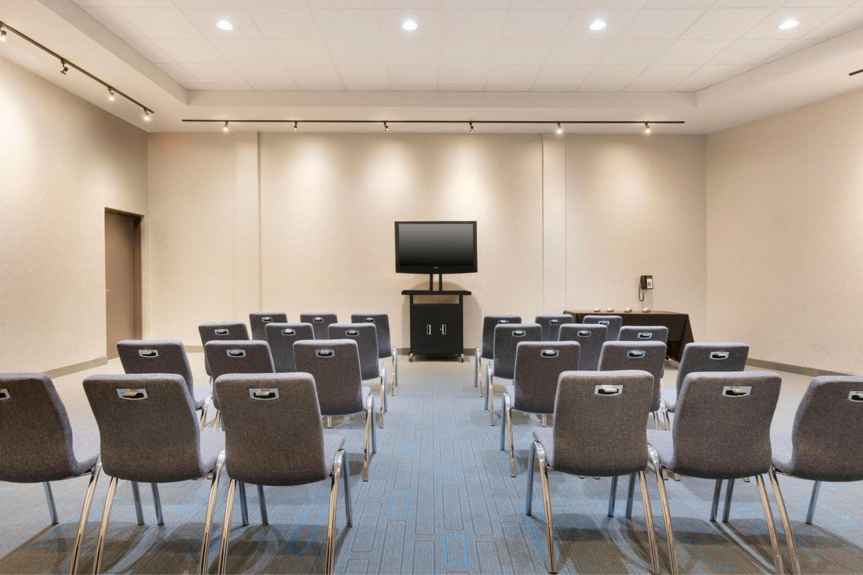 Milwaukee Vacations - aloft Hotel Milwaukee Downtown - Property Image 16