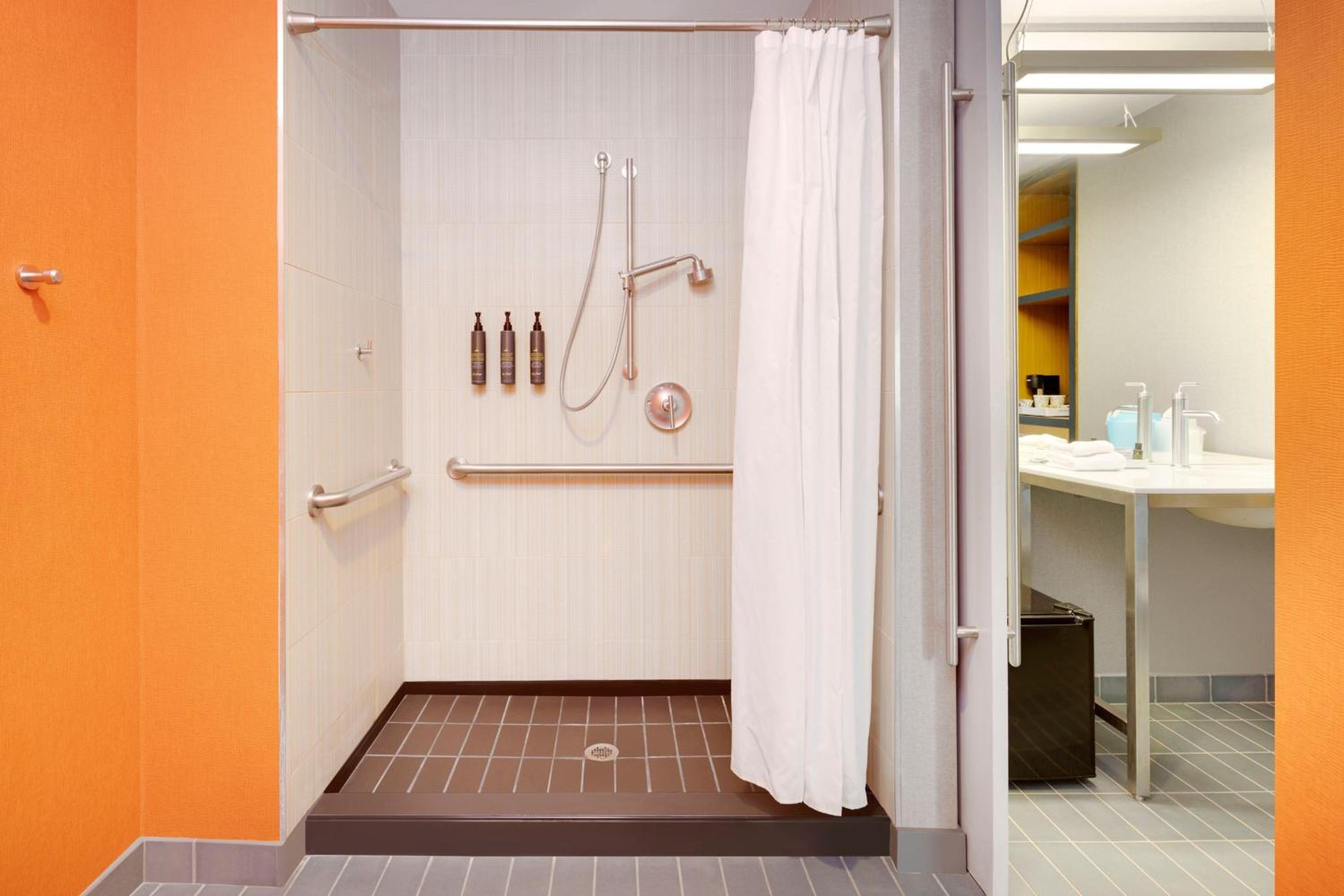 Milwaukee Vacations - aloft Hotel Milwaukee Downtown - Property Image 36