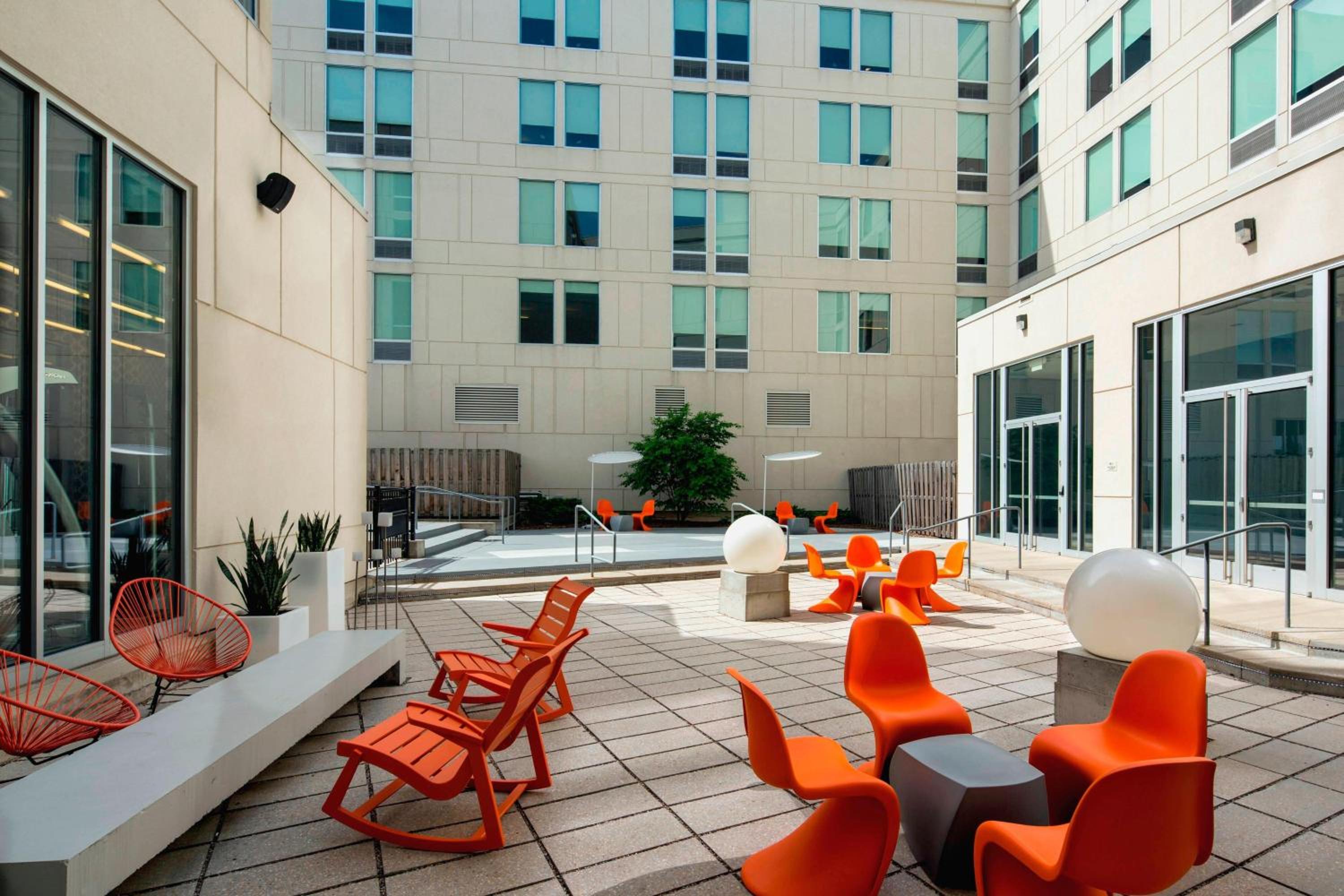 Milwaukee Vacations - aloft Hotel Milwaukee Downtown - Property Image 25