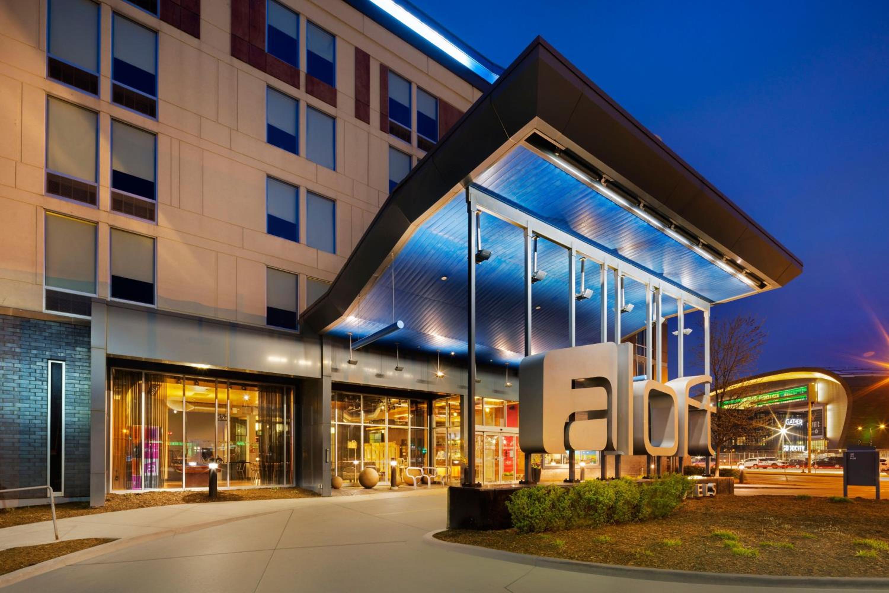 Milwaukee Vacations - aloft Hotel Milwaukee Downtown - Property Image 22