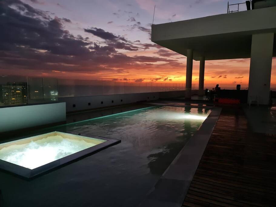 Stunning Oceanview best location 3br 4baths
