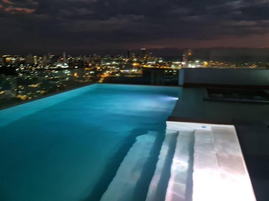 Stunning Oceanview best location 3br 4baths