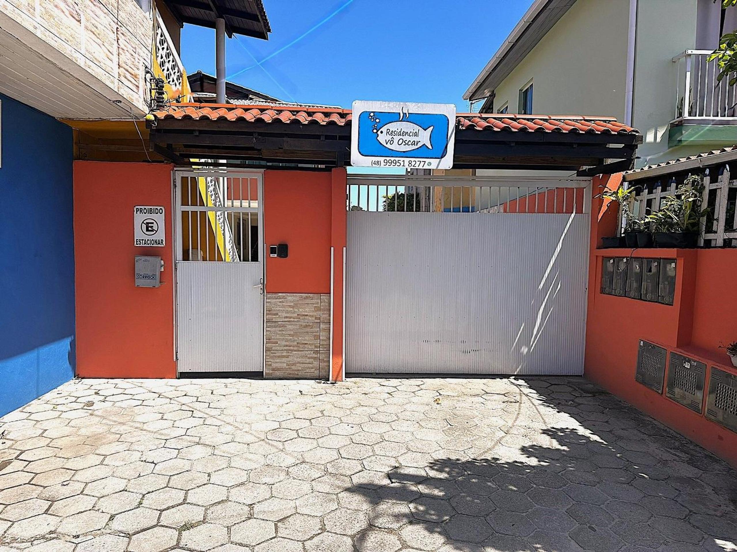 Ampla casa térrea, WiFi, estacionamento e segurança