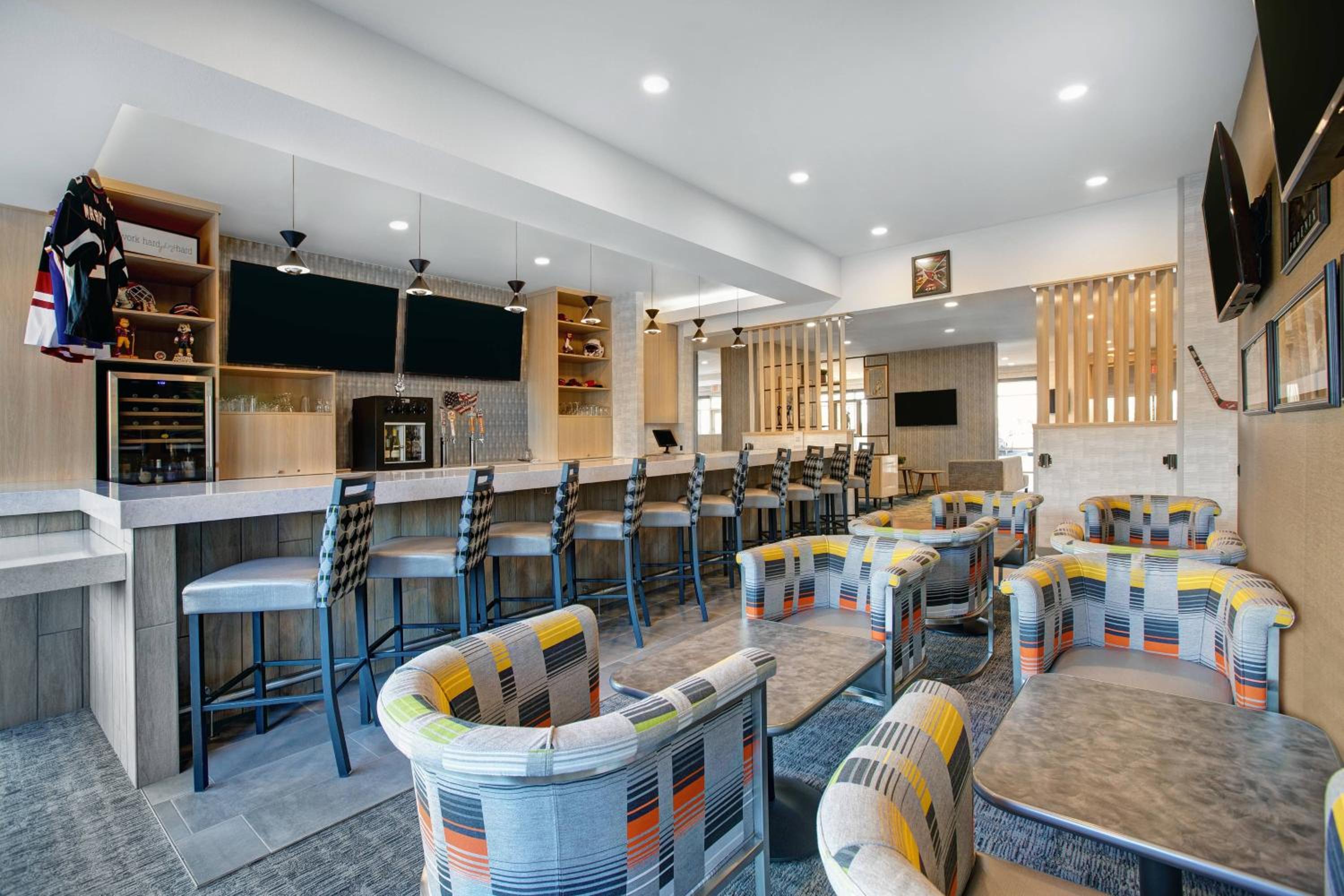 Glendale Vacations - TownePlace Suites by Marriott Phoenix Glendale Sports  Entertainment District - Property Image 1