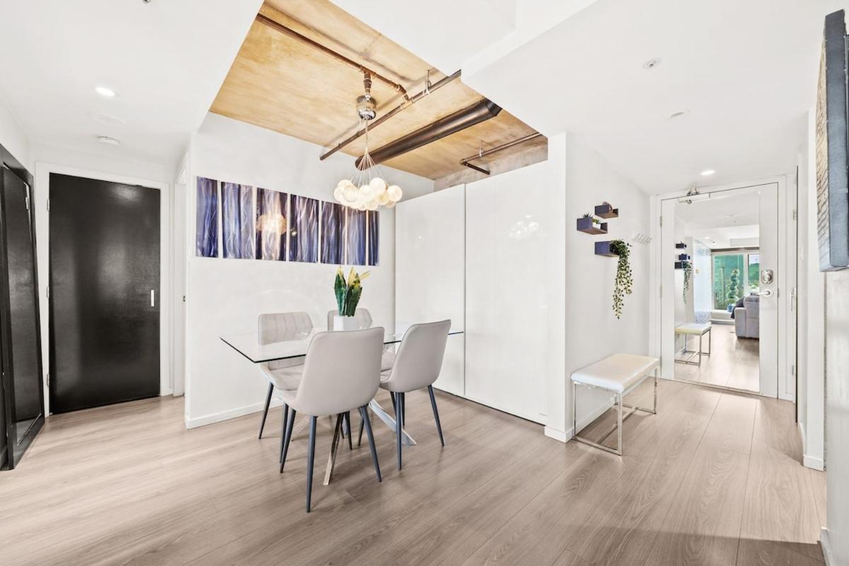 Beautiful 2 Bed Home DT with Free Parking