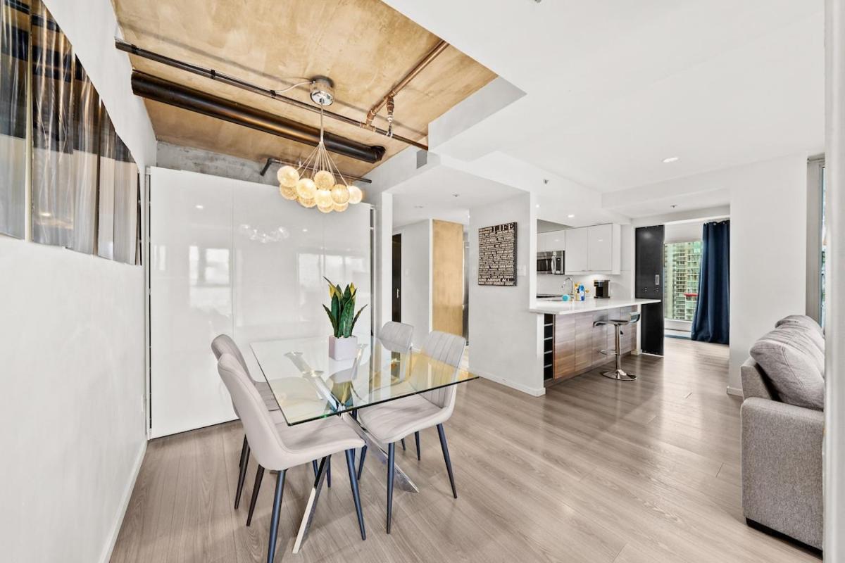 Beautiful 2 Bed Home DT with Free Parking