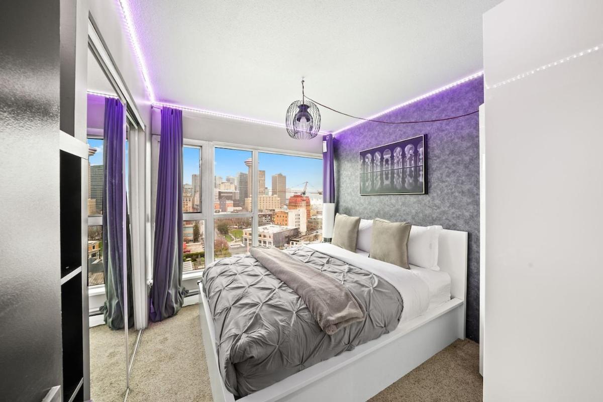 Beautiful 2 Bed Home DT with Free Parking