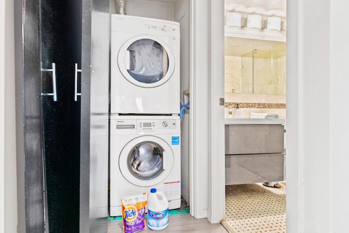 Beautiful 2 Bed Home DT with Free Parking