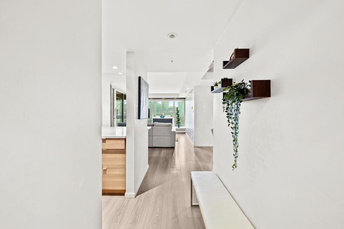 Beautiful 2 Bed Home DT with Free Parking