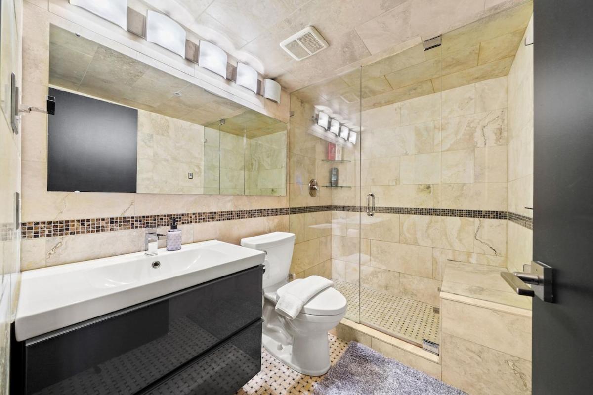 Beautiful 2 Bed Home DT with Free Parking