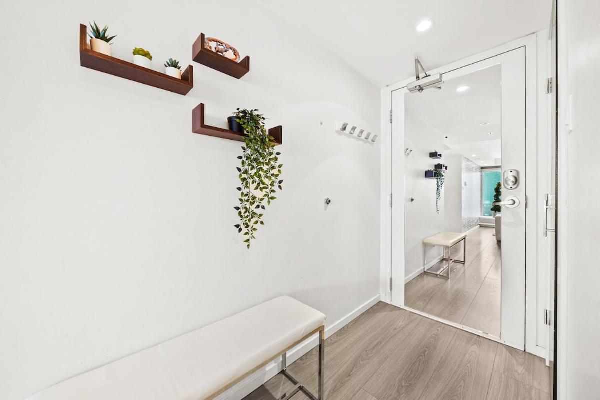 Beautiful 2 Bed Home DT with Free Parking
