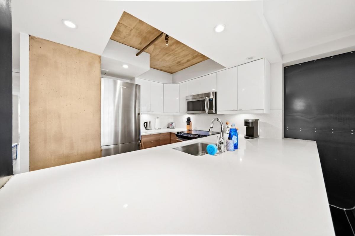 Beautiful 2 Bed Home DT with Free Parking