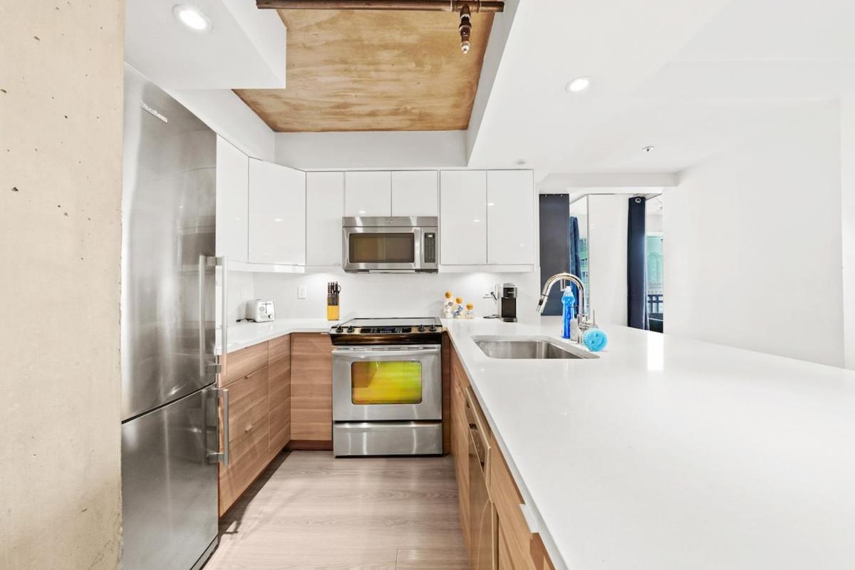 Beautiful 2 Bed Home DT with Free Parking