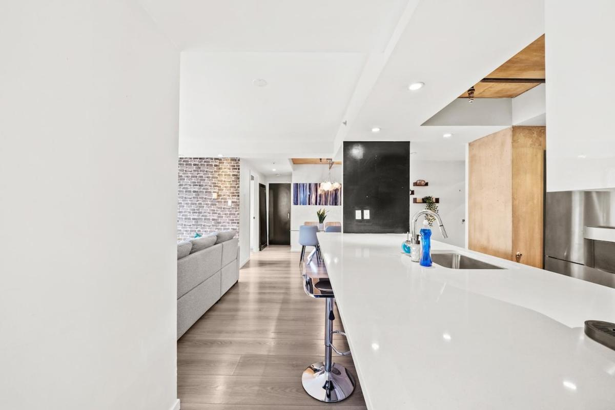 Beautiful 2 Bed Home DT with Free Parking