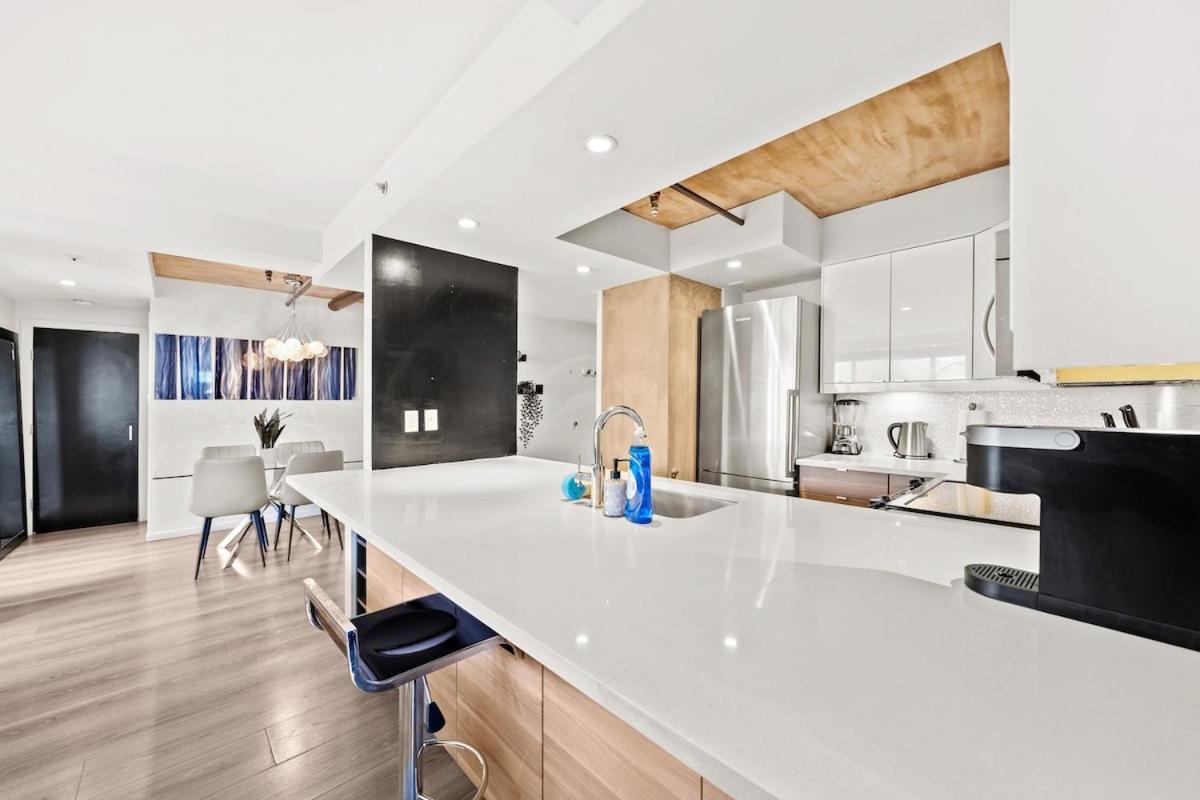 Beautiful 2 Bed Home DT with Free Parking