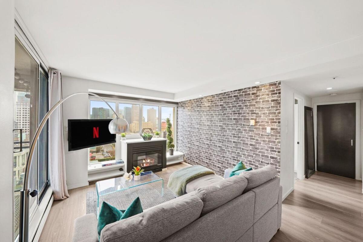 Beautiful 2 Bed Home DT with Free Parking
