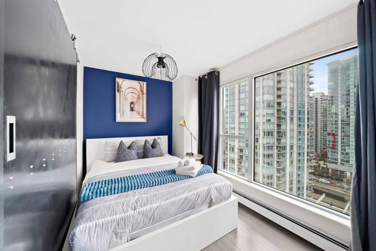 Beautiful 2 Bed Home DT with Free Parking