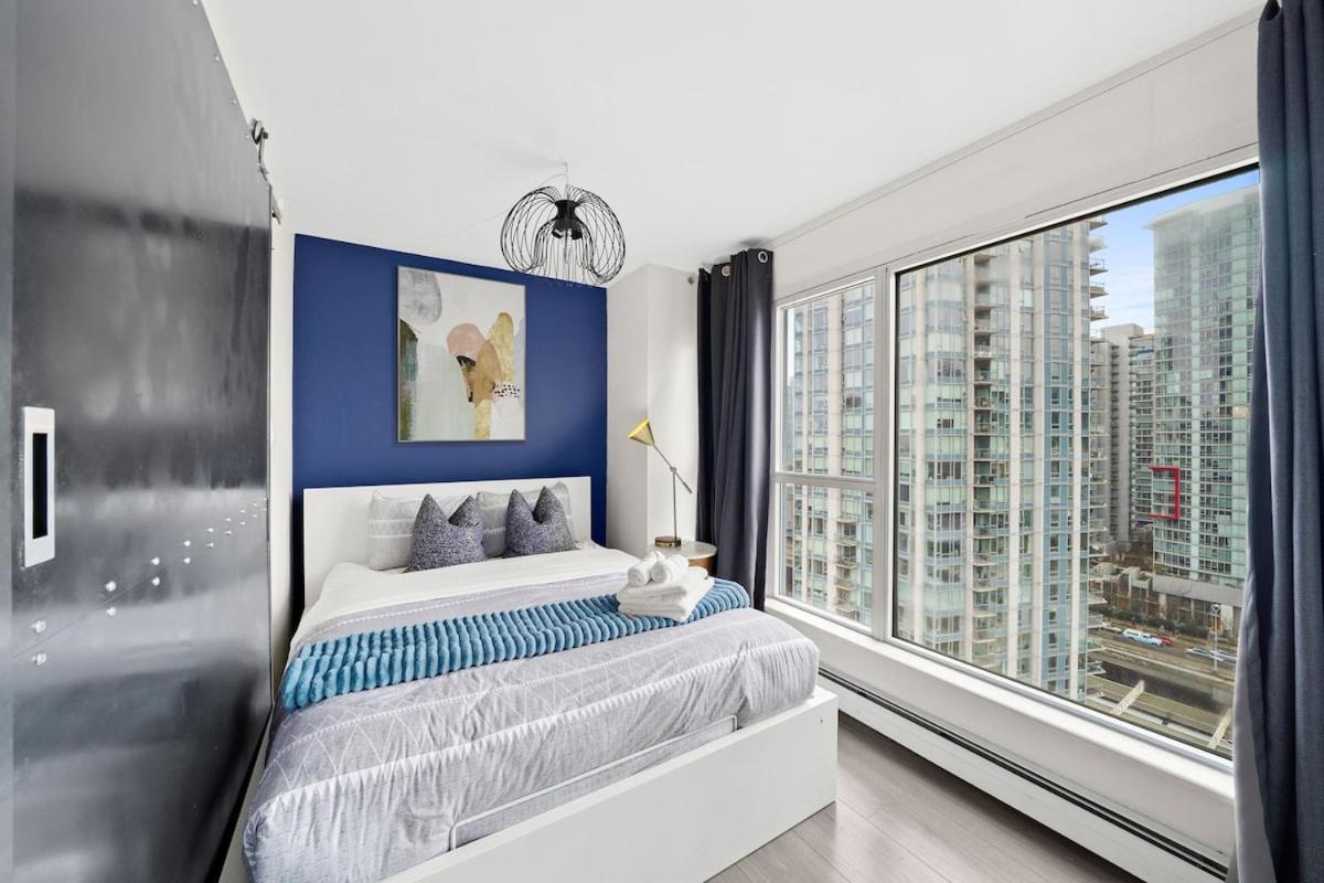 Beautiful 2 Bed Home DT with Free Parking