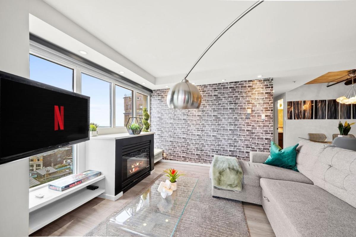 Beautiful 2 Bed Home DT with Free Parking