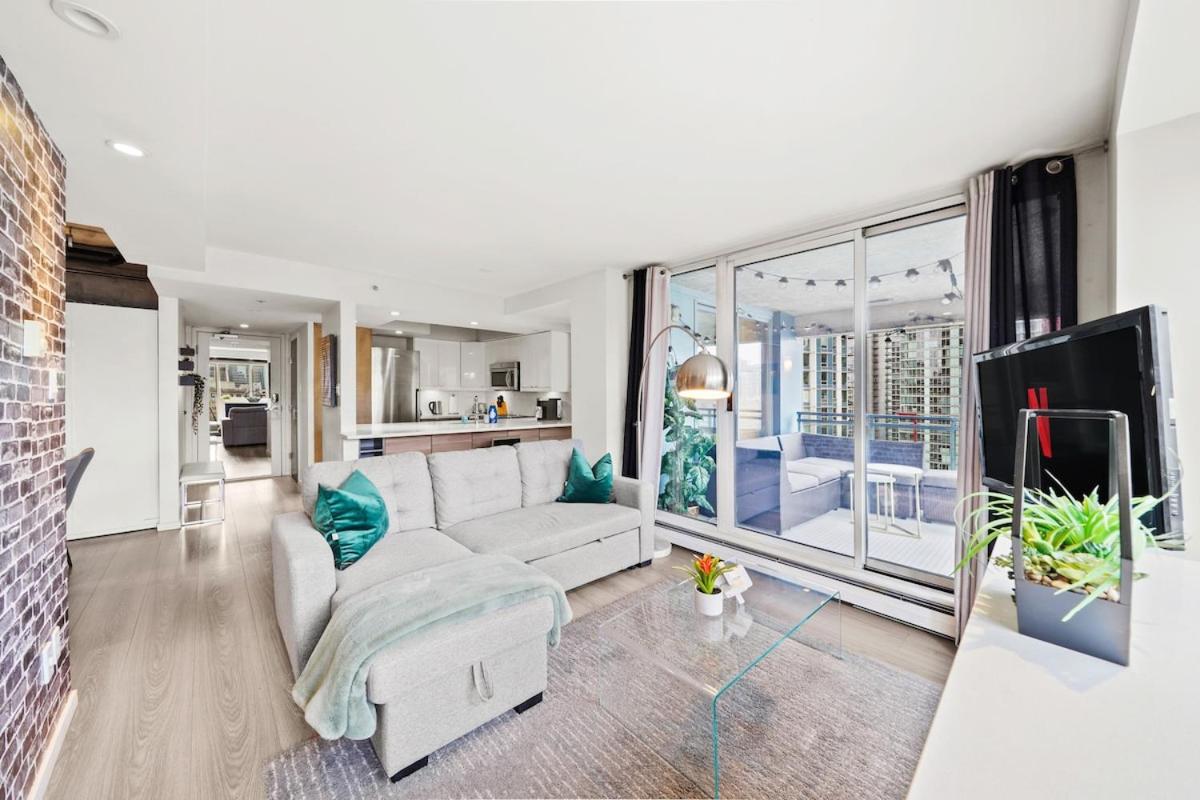 Beautiful 2 Bed Home DT with Free Parking