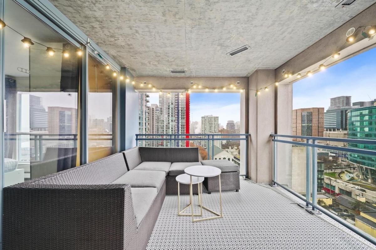 Beautiful 2 Bed Home DT with Free Parking