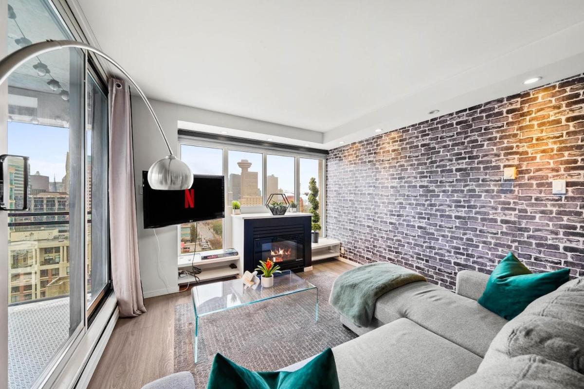 Beautiful 2 Bed Home DT with Free Parking