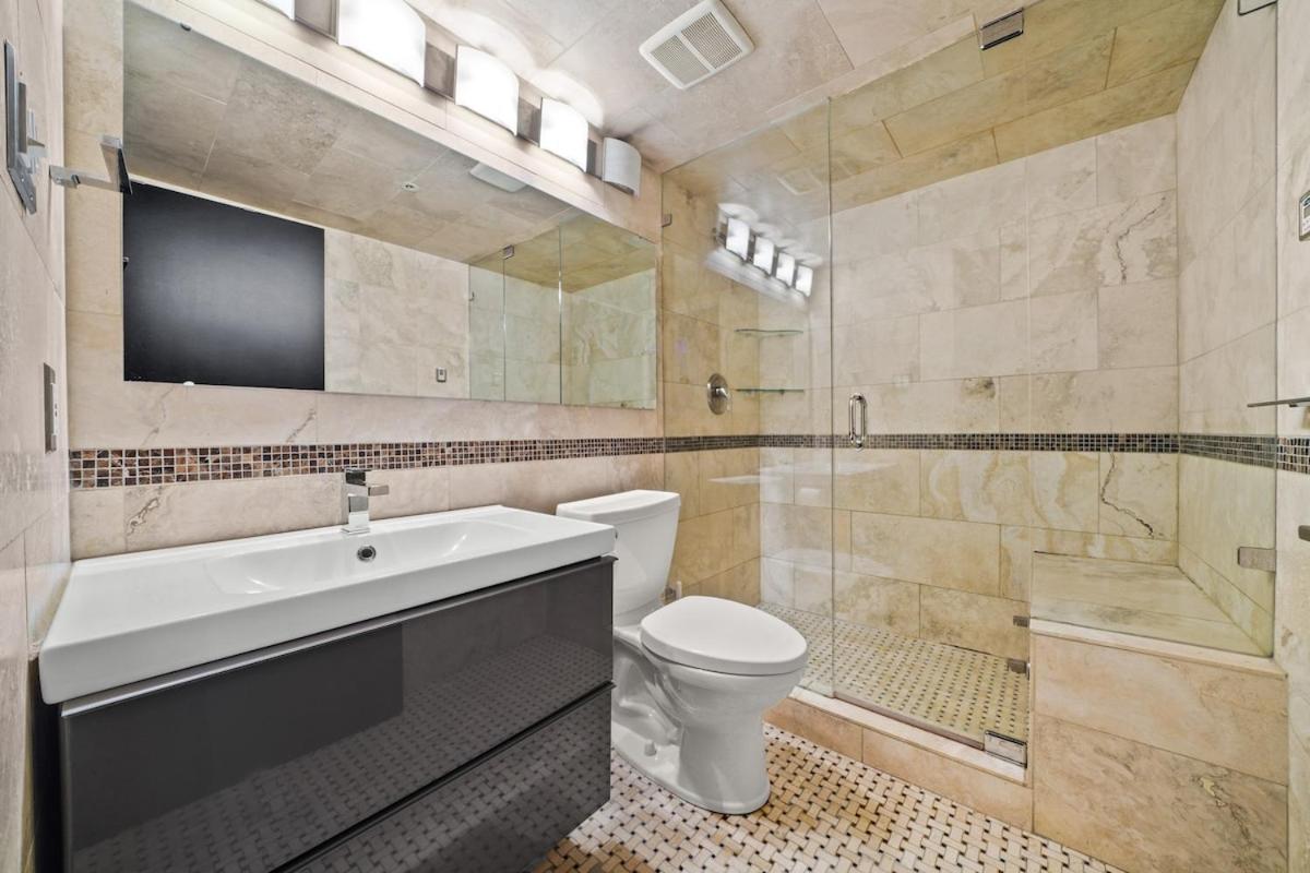 Beautiful 2 Bed Home DT with Free Parking