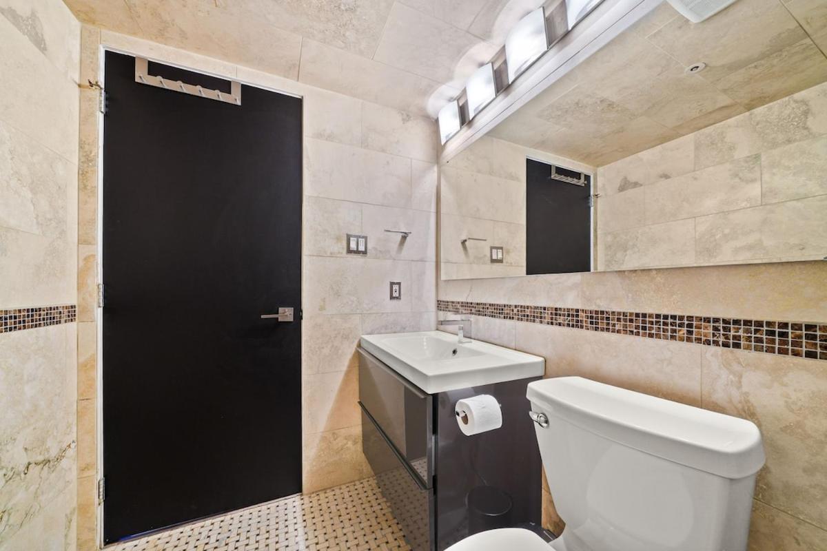 Beautiful 2 Bed Home DT with Free Parking