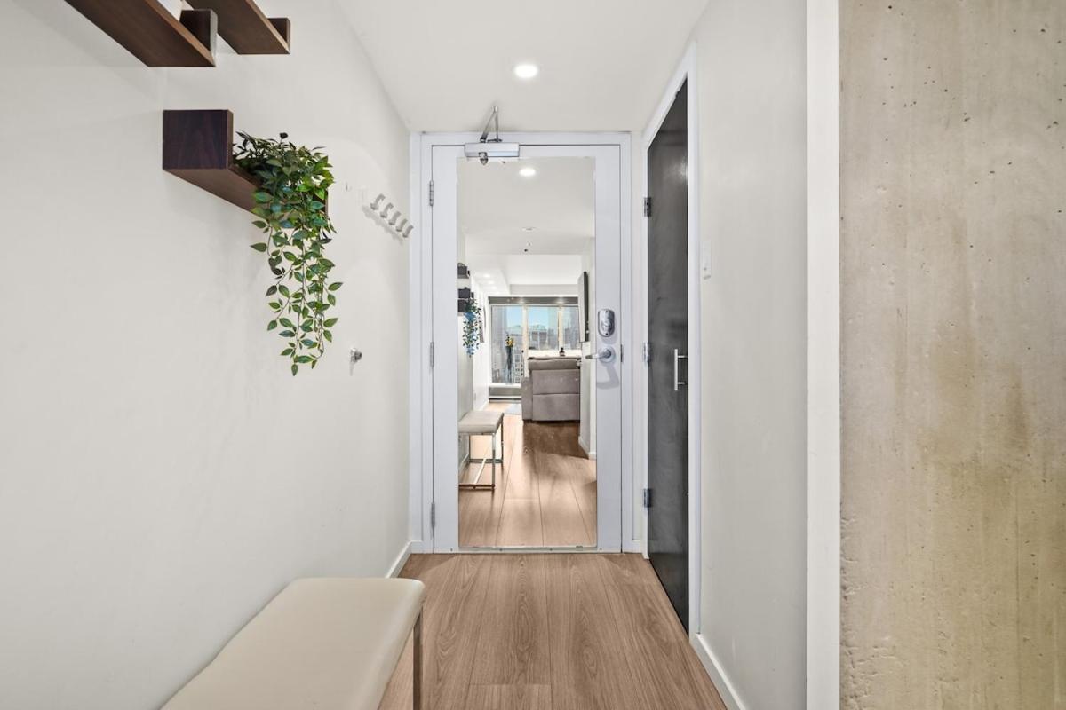 Beautiful 2 Bed Home DT with Free Parking
