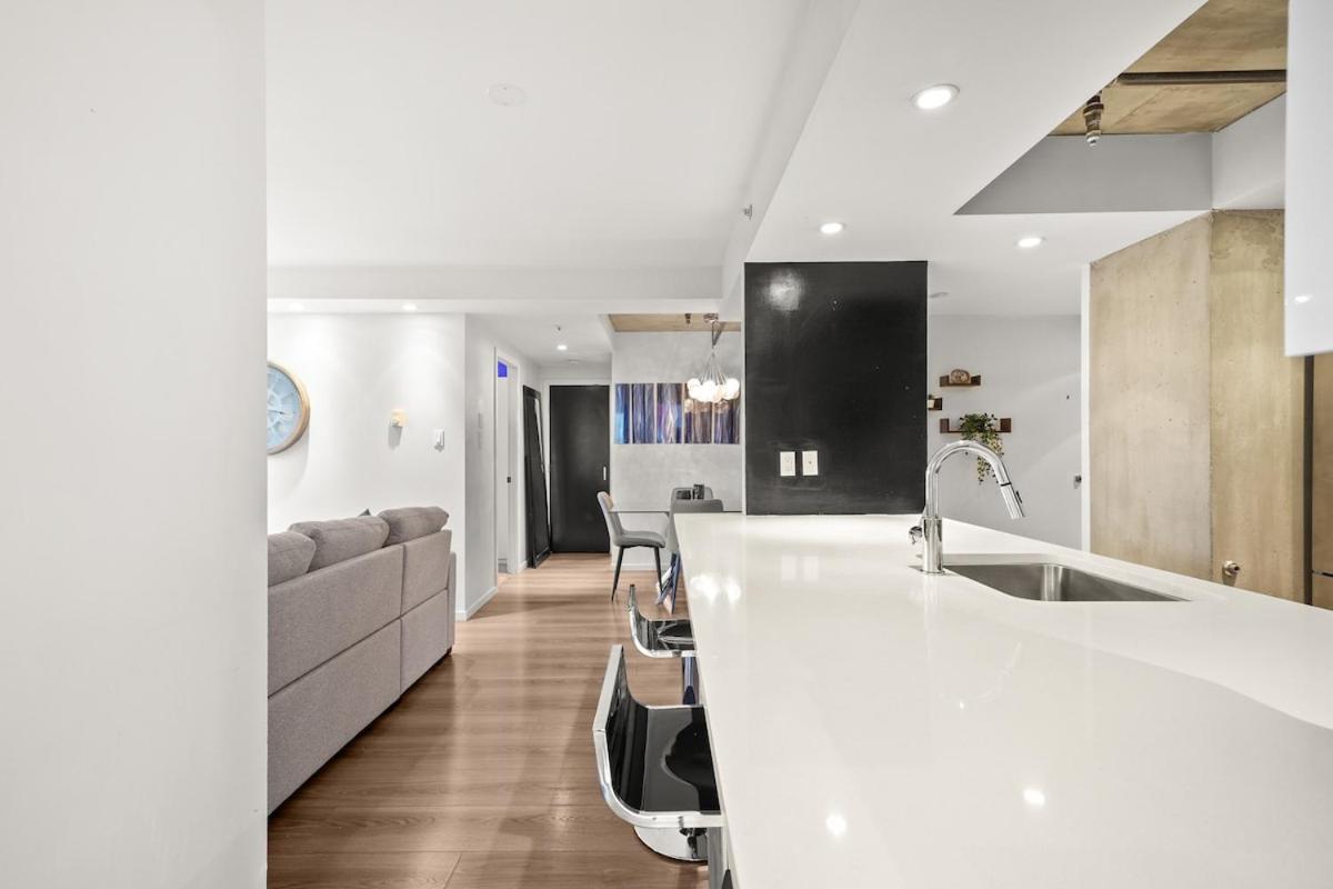 Beautiful 2 Bed Home DT with Free Parking