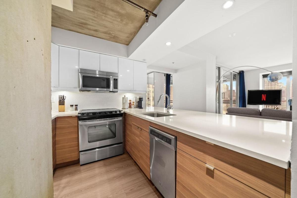 Beautiful 2 Bed Home DT with Free Parking