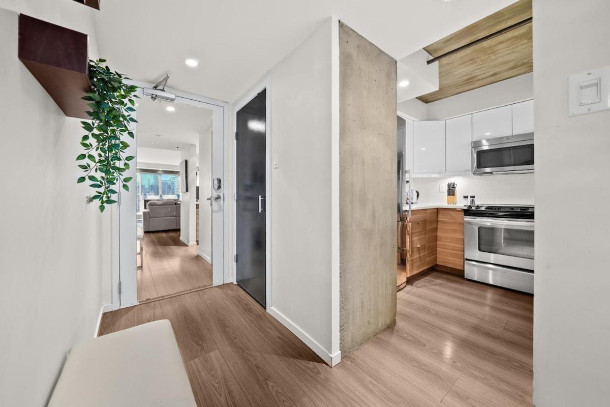 Beautiful 2 Bed Home DT with Free Parking