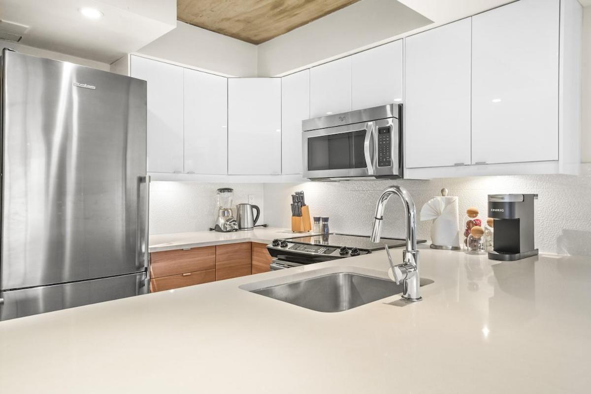Beautiful 2 Bed Home DT with Free Parking