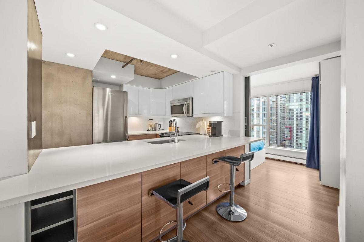 Beautiful 2 Bed Home DT with Free Parking