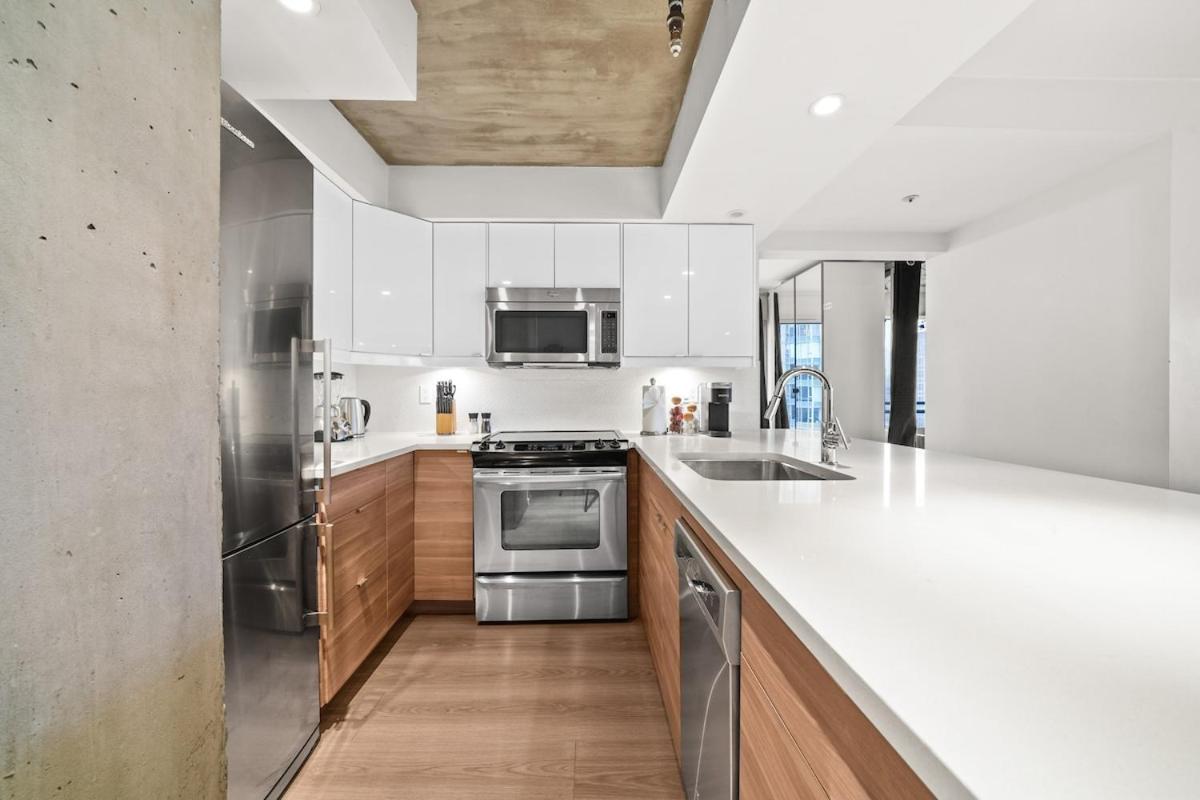 Beautiful 2 Bed Home DT with Free Parking