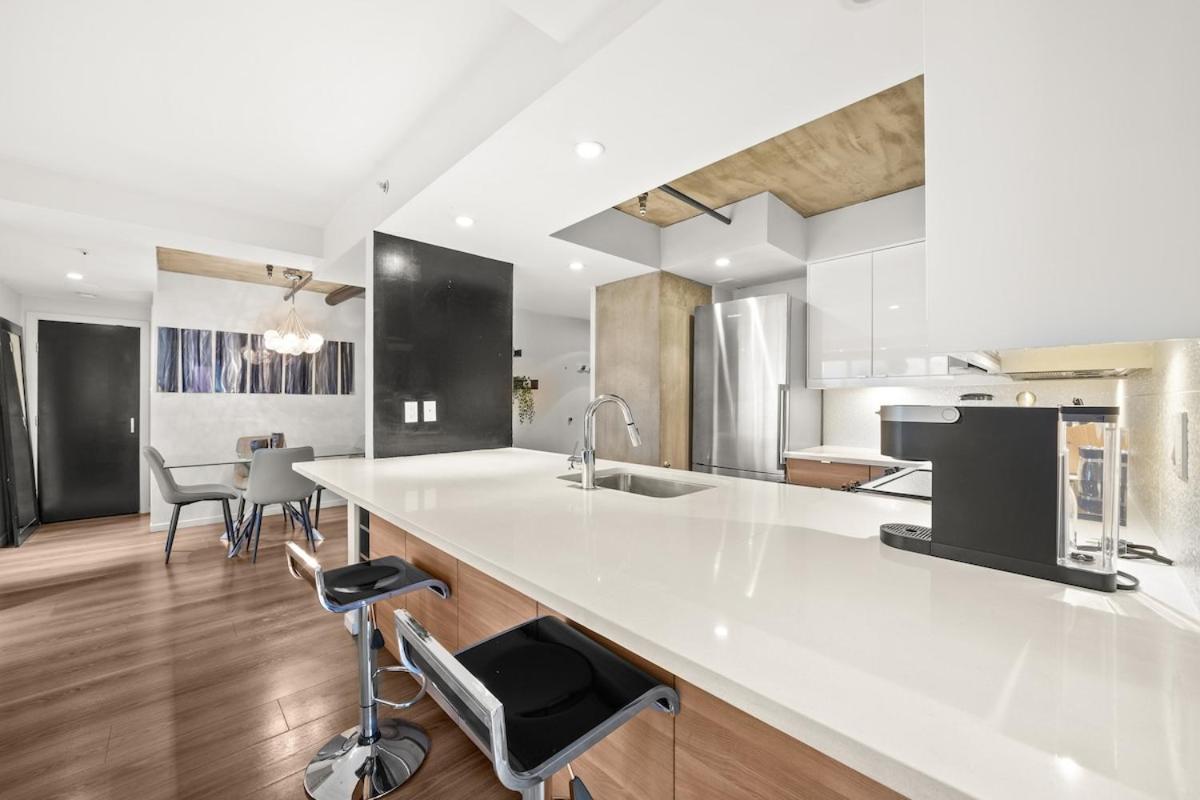 Beautiful 2 Bed Home DT with Free Parking