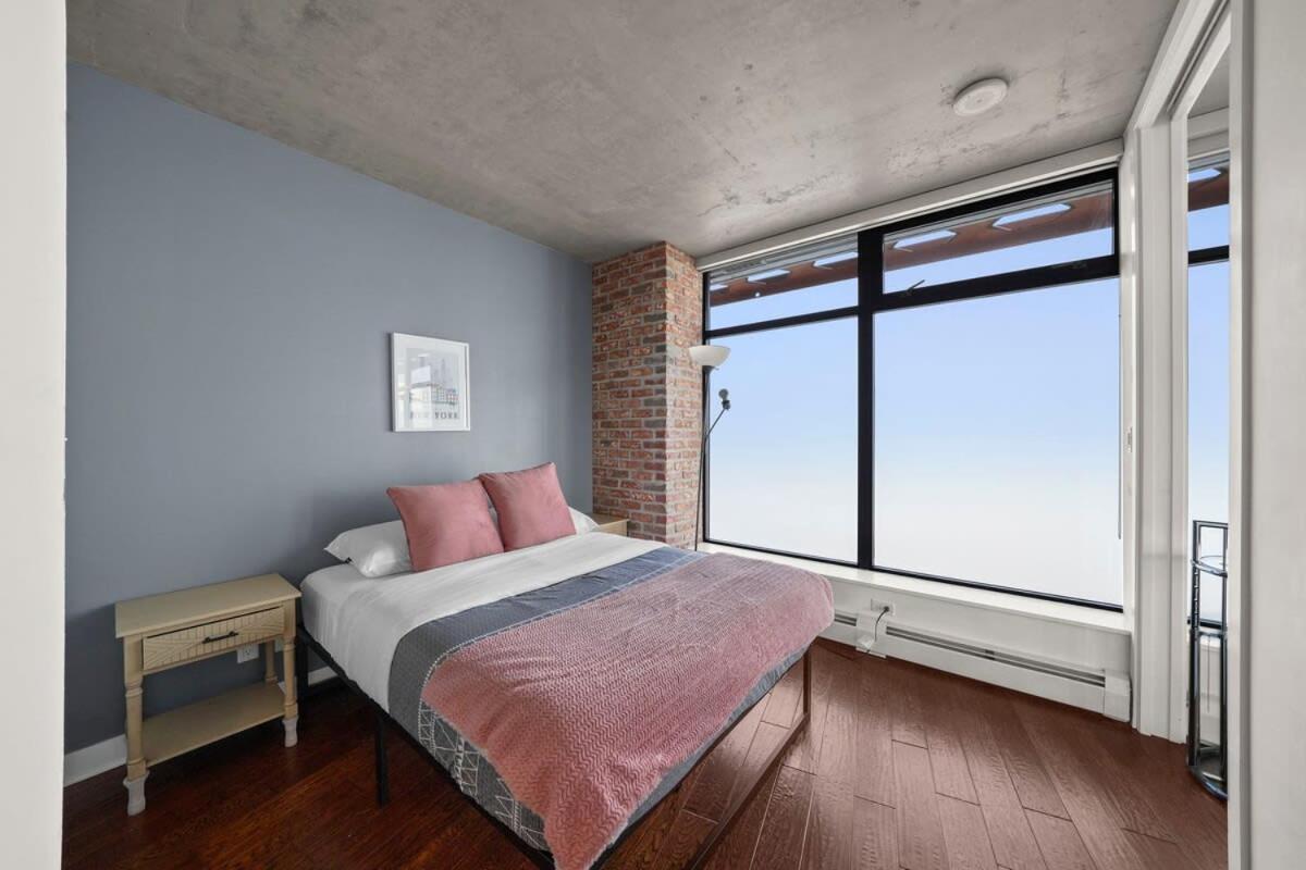 Breathtaking Water View Downtown with Free Parking