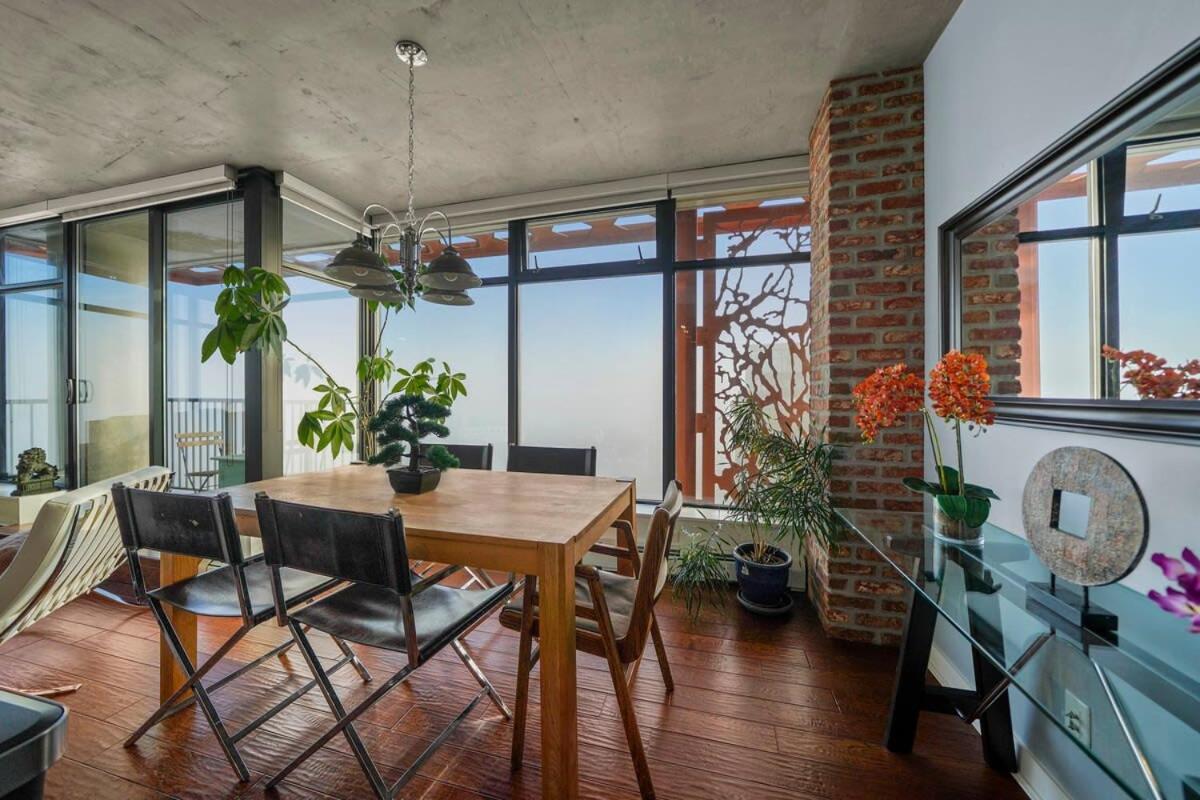 Breathtaking Water View Downtown with Free Parking
