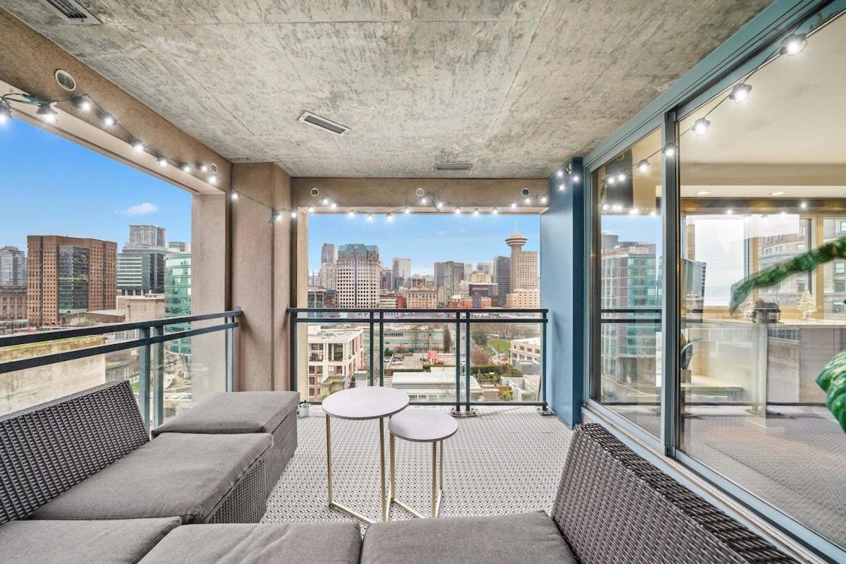 Beautiful 2 Bed Home DT with Free Parking