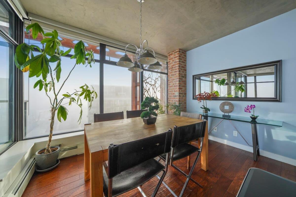 Breathtaking Water View Downtown with Free Parking