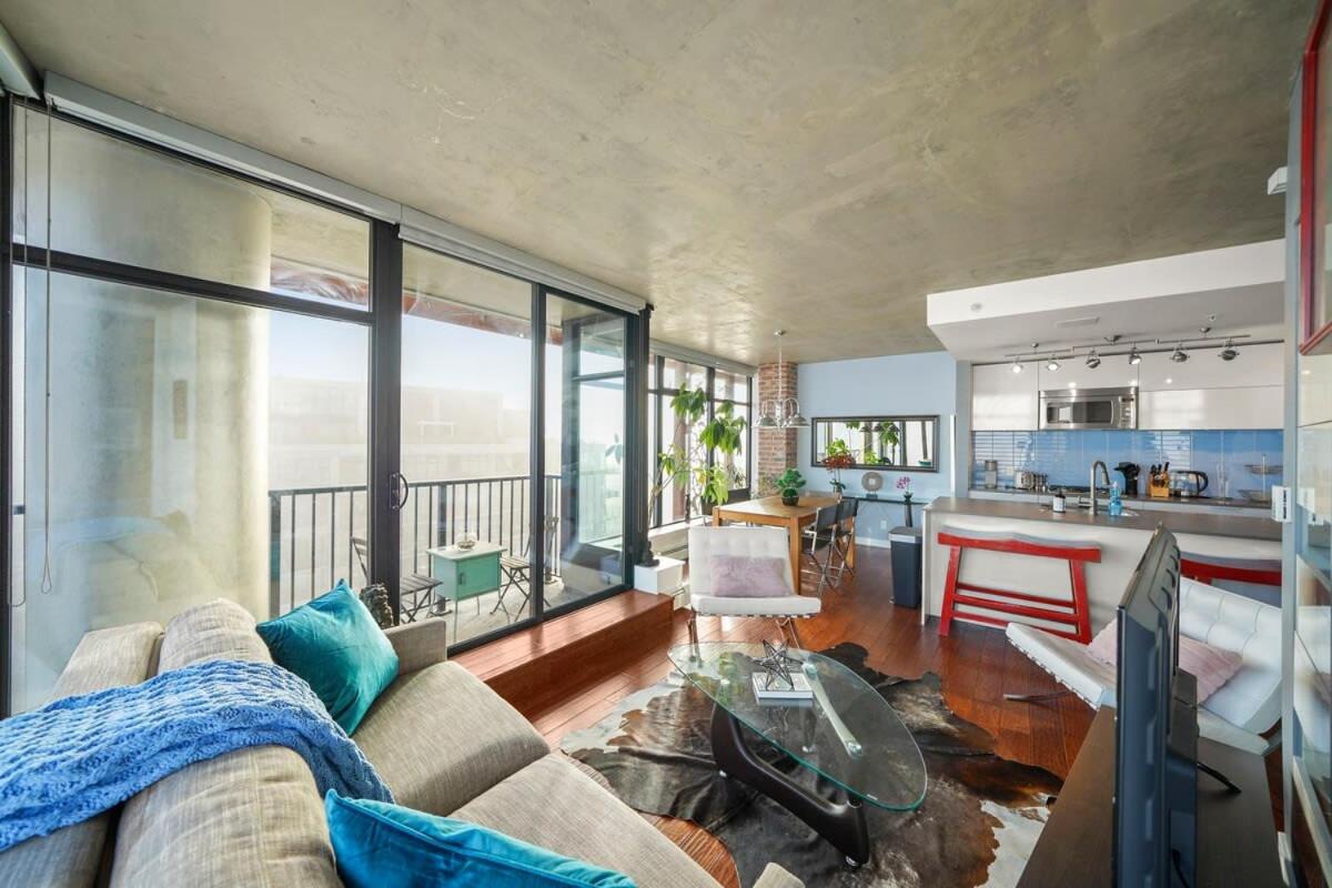 Breathtaking Water View Downtown with Free Parking