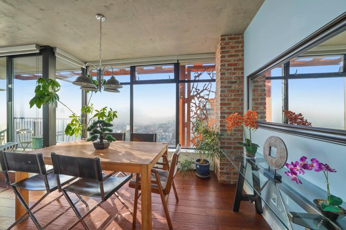 Breathtaking Water View Downtown with Free Parking