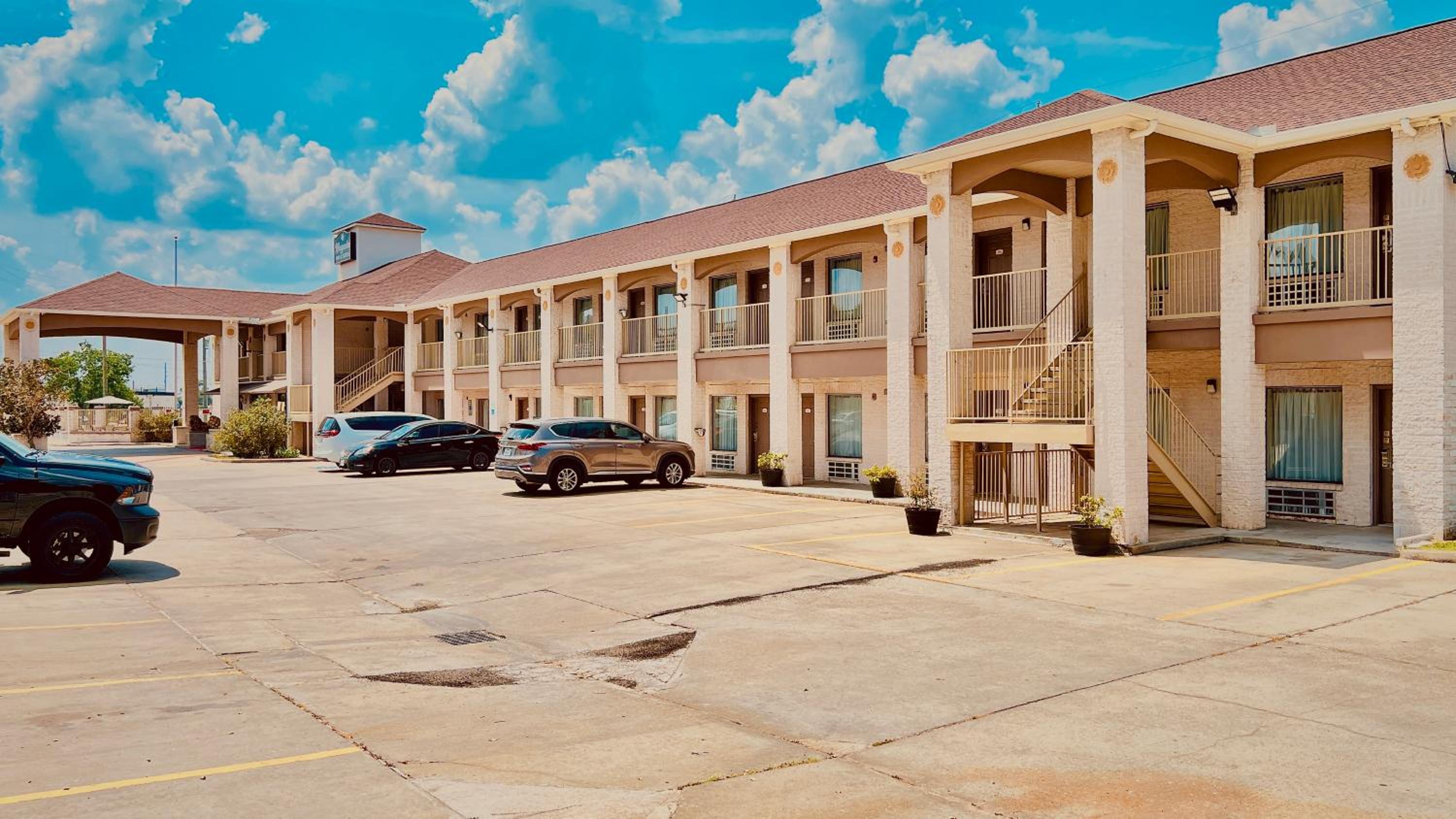 Magnolia Inn and Suites