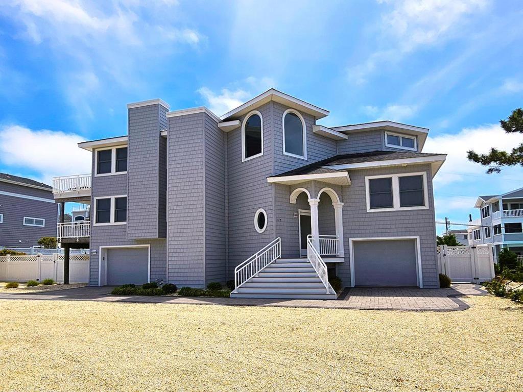 Large Contemporary Ocean Block Home